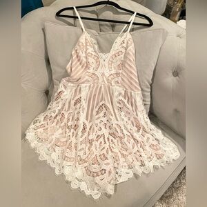 Sophie & Trey mauve color mini romper size large with cream lace overlay NWT